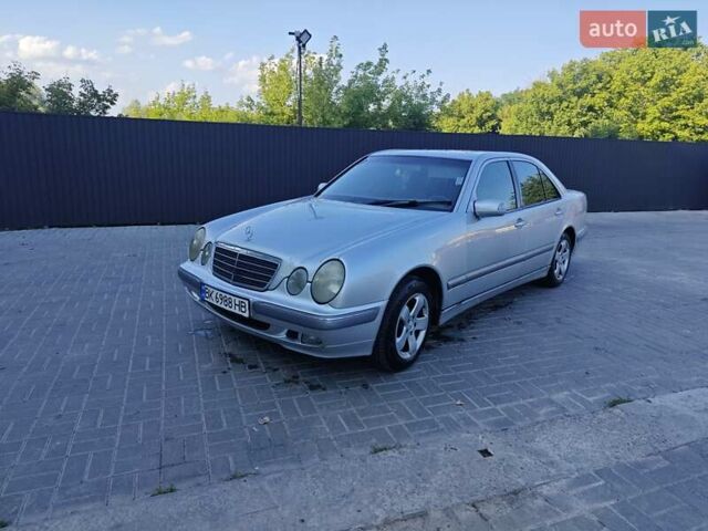 Серый Мерседес Е-Класс, объемом двигателя 2.7 л и пробегом 602 тыс. км за 4700 $, фото 1 на Automoto.ua