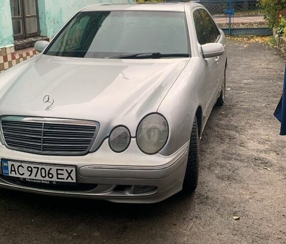 Серый Мерседес Е-Класс, объемом двигателя 3.2 л и пробегом 480 тыс. км за 3900 $, фото 1 на Automoto.ua