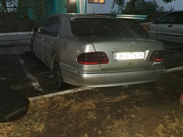 Сірий Мерседес Е-Клас, об'ємом двигуна 3.2 л та пробігом 320 тис. км за 1003 $, фото 1 на Automoto.ua
