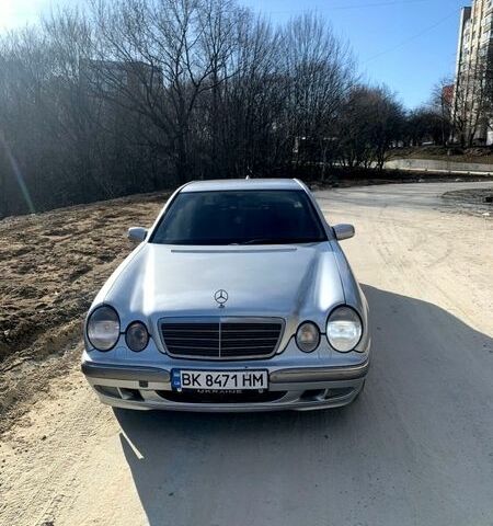 Серый Мерседес Е-Класс, объемом двигателя 3.2 л и пробегом 284 тыс. км за 4800 $, фото 1 на Automoto.ua