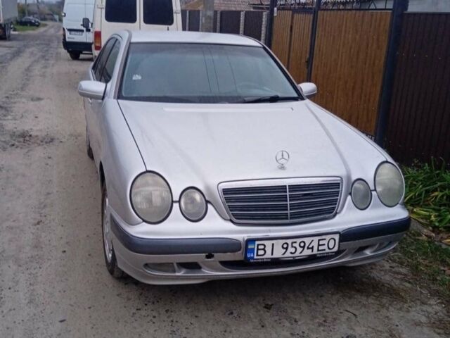Сірий Мерседес Е-Клас, об'ємом двигуна 2 л та пробігом 400 тис. км за 4300 $, фото 1 на Automoto.ua