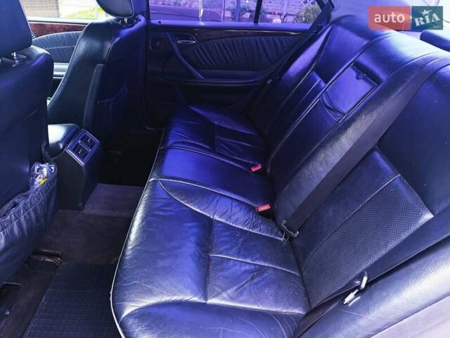 Серый Мерседес Е-Класс, объемом двигателя 2.8 л и пробегом 385 тыс. км за 4000 $, фото 1 на Automoto.ua