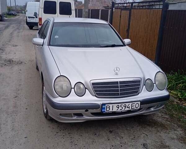 Сірий Мерседес Е-Клас, об'ємом двигуна 2 л та пробігом 400 тис. км за 4300 $, фото 1 на Automoto.ua