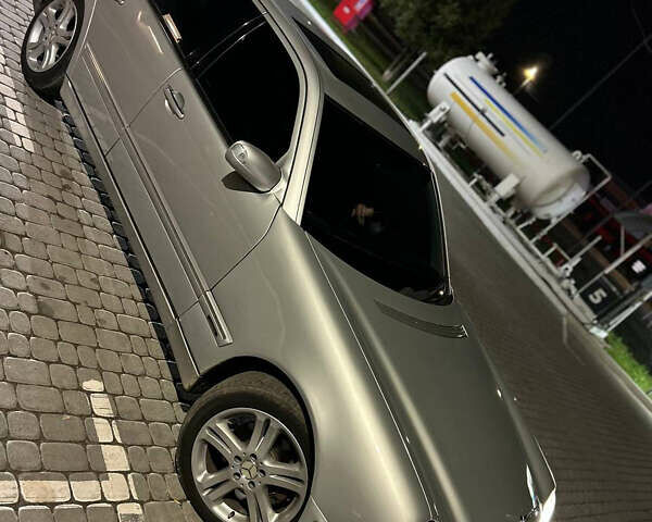 Серый Мерседес Е-Класс, объемом двигателя 3.2 л и пробегом 369 тыс. км за 6600 $, фото 1 на Automoto.ua