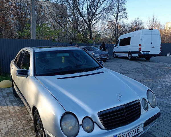 Сірий Мерседес Е-Клас, об'ємом двигуна 2 л та пробігом 444 тис. км за 2999 $, фото 1 на Automoto.ua