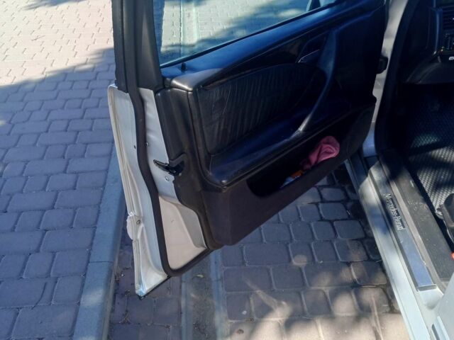 Сірий Мерседес Е-Клас, об'ємом двигуна 2.7 л та пробігом 392 тис. км за 5300 $, фото 1 на Automoto.ua