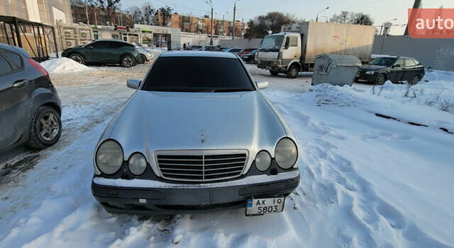 Серый Мерседес Е-Класс, объемом двигателя 2 л и пробегом 296 тыс. км за 2500 $, фото 1 на Automoto.ua