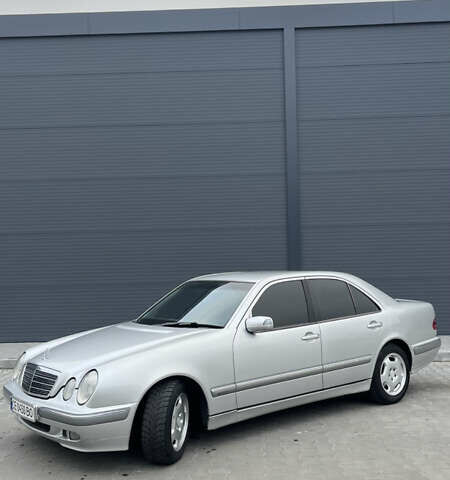 Серый Мерседес Е-Класс, объемом двигателя 3.2 л и пробегом 328 тыс. км за 6200 $, фото 1 на Automoto.ua