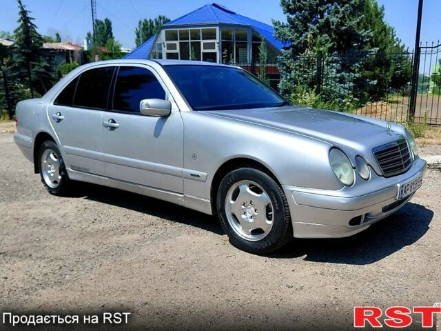 Сірий Мерседес Е-Клас, об'ємом двигуна 2 л та пробігом 250 тис. км за 3100 $, фото 1 на Automoto.ua