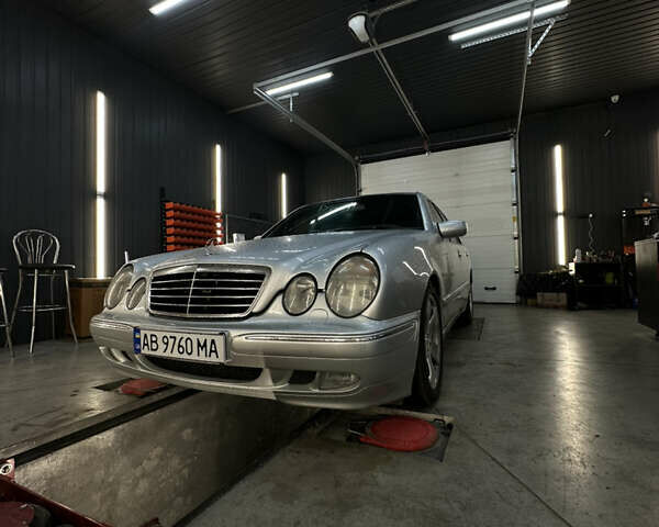 Мерседес Е-Класс 2001 в Виннице на Automoto.ua Серый Мерседес Е-Класс, объемом двигателя 2 л и пробегом 399 тыс. км за 4600 $, фото 1 на Automoto.ua