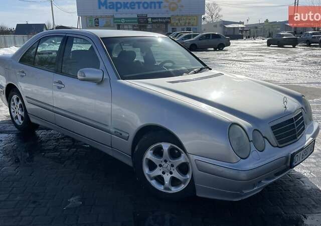 Серый Мерседес Е-Класс, объемом двигателя 2 л и пробегом 258 тыс. км за 4650 $, фото 1 на Automoto.ua