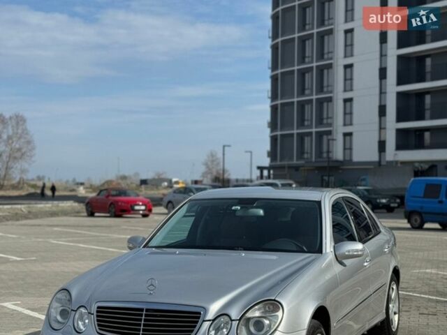 Сірий Мерседес Е-Клас, об'ємом двигуна 2.2 л та пробігом 350 тис. км за 4750 $, фото 1 на Automoto.ua