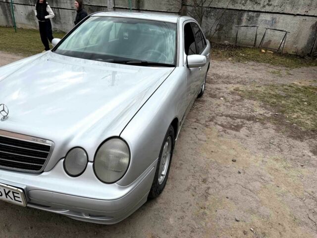 Сірий Мерседес Е-Клас, об'ємом двигуна 2.2 л та пробігом 384 тис. км за 2600 $, фото 1 на Automoto.ua