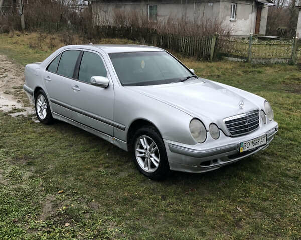 Сірий Мерседес Е-Клас, об'ємом двигуна 3.2 л та пробігом 300 тис. км за 2600 $, фото 1 на Automoto.ua