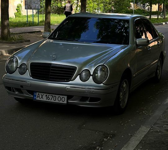 Серый Мерседес Е-Класс, объемом двигателя 2.8 л и пробегом 506 тыс. км за 3900 $, фото 1 на Automoto.ua