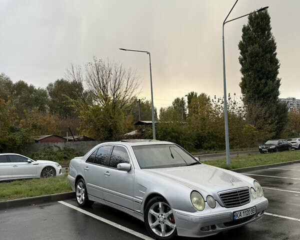 Серый Мерседес Е-Класс, объемом двигателя 4.3 л и пробегом 406 тыс. км за 4500 $, фото 1 на Automoto.ua