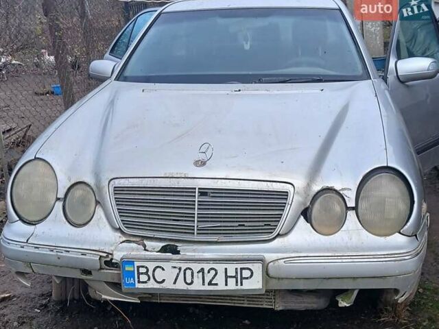 Серый Мерседес Е-Класс, объемом двигателя 2 л и пробегом 250 тыс. км за 2700 $, фото 1 на Automoto.ua