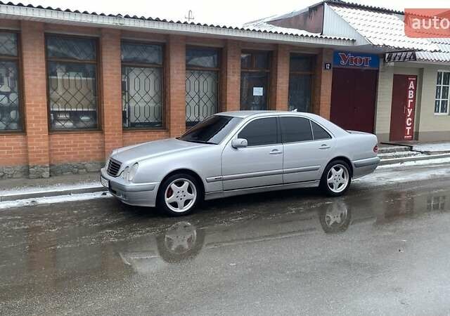 Серый Мерседес Е-Класс, объемом двигателя 2 л и пробегом 450 тыс. км за 6000 $, фото 1 на Automoto.ua