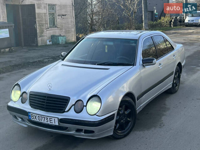 Сірий Мерседес Е-Клас, об'ємом двигуна 2 л та пробігом 300 тис. км за 2999 $, фото 1 на Automoto.ua