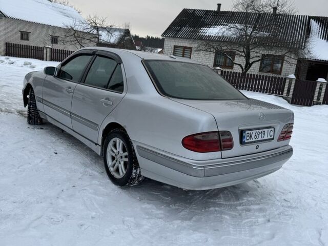 Сірий Мерседес Е-Клас, об'ємом двигуна 2.7 л та пробігом 240 тис. км за 3500 $, фото 1 на Automoto.ua