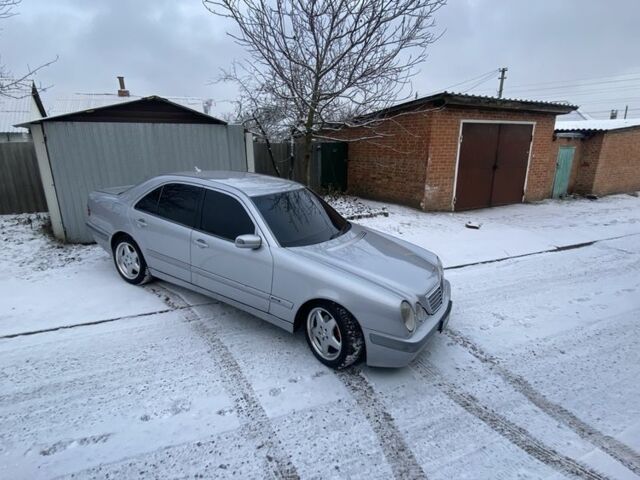Серый Мерседес Е-Класс, объемом двигателя 2 л и пробегом 450 тыс. км за 6000 $, фото 1 на Automoto.ua