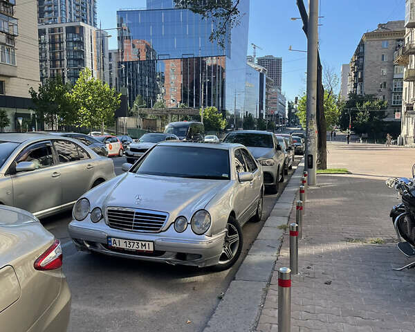 Сірий Мерседес Е-Клас, об'ємом двигуна 2.6 л та пробігом 420 тис. км за 3000 $, фото 1 на Automoto.ua