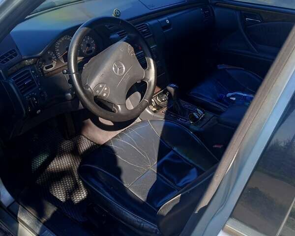 Серый Мерседес Е-Класс, объемом двигателя 2.7 л и пробегом 392 тыс. км за 5300 $, фото 1 на Automoto.ua