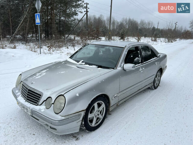 Серый Мерседес Е-Класс, объемом двигателя 2.2 л и пробегом 350 тыс. км за 2600 $, фото 1 на Automoto.ua