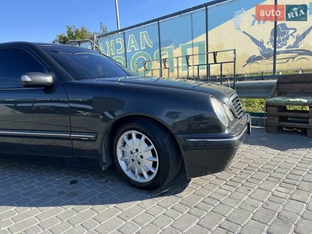 Мерседес Е-Класс 2001 в Каменце-Подольском на Automoto.ua Серый Мерседес Е-Класс, объемом двигателя 3.22 л и пробегом 380 тыс. км за 5799 $, фото 1 на Automoto.ua