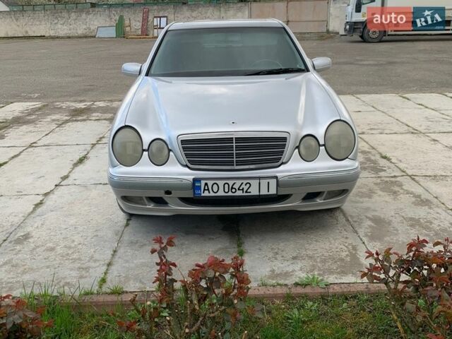 Серый Мерседес Е-Класс, объемом двигателя 2.69 л и пробегом 580 тыс. км за 4900 $, фото 1 на Automoto.ua