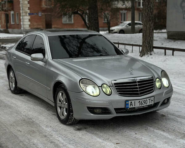 Серый Мерседес Е-Класс, объемом двигателя 2.6 л и пробегом 354 тыс. км за 4900 $, фото 1 на Automoto.ua