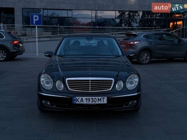 Серый Мерседес Е-Класс, объемом двигателя 5 л и пробегом 220 тыс. км за 8500 $, фото 1 на Automoto.ua