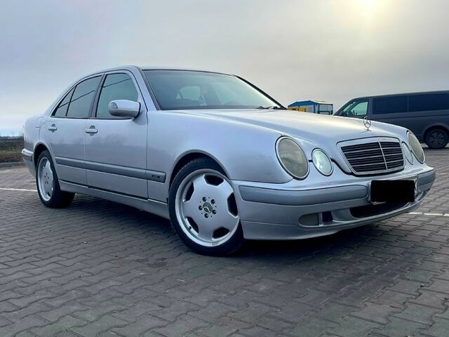 Сірий Мерседес Е-Клас, об'ємом двигуна 2 л та пробігом 320 тис. км за 4500 $, фото 1 на Automoto.ua