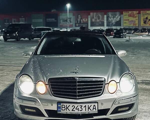 Серый Мерседес Е-Класс, объемом двигателя 3.2 л и пробегом 319 тыс. км за 6700 $, фото 1 на Automoto.ua