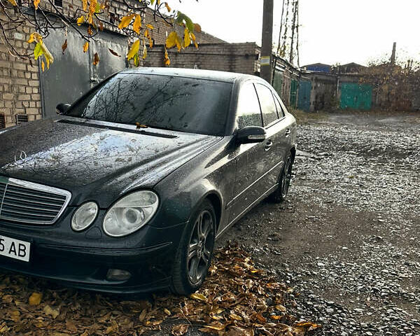 Серый Мерседес Е-Класс, объемом двигателя 2.6 л и пробегом 380 тыс. км за 5900 $, фото 1 на Automoto.ua