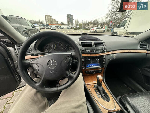 Серый Мерседес Е-Класс, объемом двигателя 2.6 л и пробегом 240 тыс. км за 4322 $, фото 1 на Automoto.ua