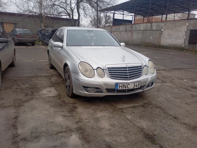 Сірий Мерседес Е-Клас, об'ємом двигуна 3 л та пробігом 320 тис. км за 2600 $, фото 1 на Automoto.ua