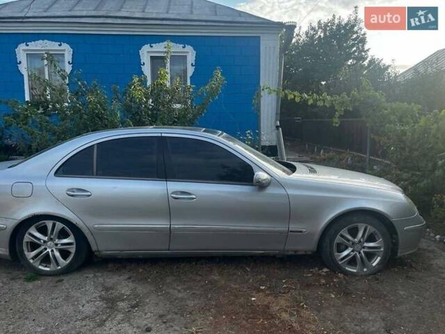 Серый Мерседес Е-Класс, объемом двигателя 3.2 л и пробегом 300 тыс. км за 2600 $, фото 1 на Automoto.ua