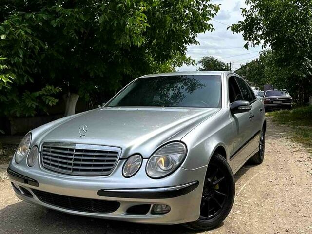 Мерседес Е-Клас 2002 у Вінниці на Automoto.ua Сірий Мерседес Е-Клас, об'ємом двигуна 3.2 л та пробігом 0 тис. км за 5300 $, фото 1 на Automoto.ua