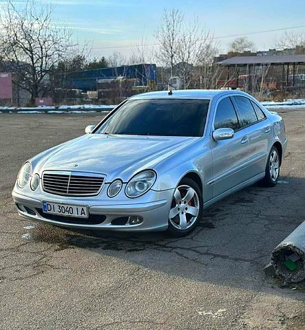 Серый Мерседес Е-Класс, объемом двигателя 2.1 л и пробегом 230 тыс. км за 5200 $, фото 1 на Automoto.ua