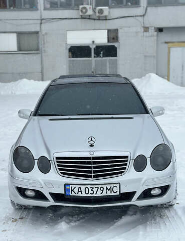 Серый Мерседес Е-Класс, объемом двигателя 3.2 л и пробегом 454 тыс. км за 8000 $, фото 1 на Automoto.ua