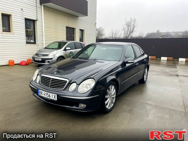 Сірий Мерседес Е-Клас, об'ємом двигуна 2.7 л та пробігом 300 тис. км за 7500 $, фото 1 на Automoto.ua