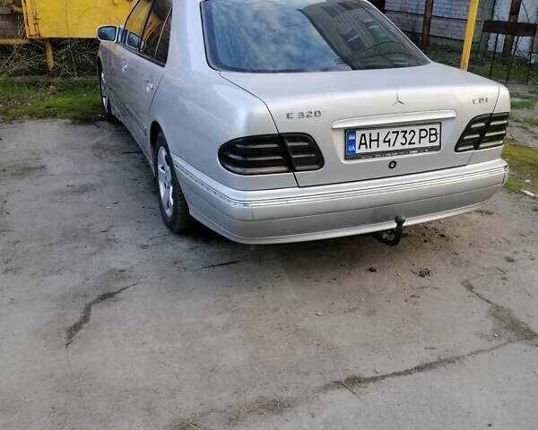 Сірий Мерседес Е-Клас, об'ємом двигуна 3.2 л та пробігом 422 тис. км за 5000 $, фото 1 на Automoto.ua
