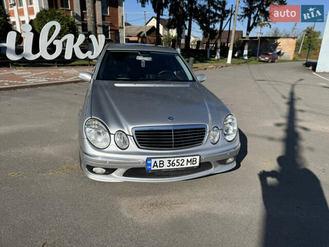 Серый Мерседес Е-Класс, объемом двигателя 5 л и пробегом 290 тыс. км за 8750 $, фото 1 на Automoto.ua
