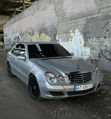 Сірий Мерседес Е-Клас, об'ємом двигуна 2.2 л та пробігом 350 тис. км за 4500 $, фото 1 на Automoto.ua