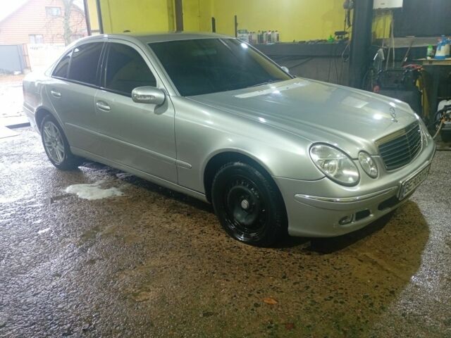 Сірий Мерседес Е-Клас, об'ємом двигуна 2.1 л та пробігом 324 тис. км за 5300 $, фото 1 на Automoto.ua