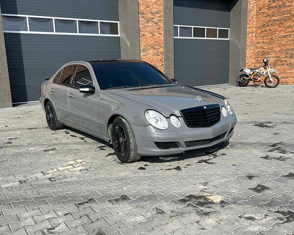 Сірий Мерседес Е-Клас, об'ємом двигуна 2.2 л та пробігом 420 тис. км за 5500 $, фото 1 на Automoto.ua