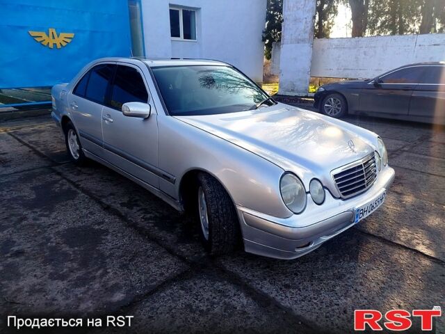 Серый Мерседес Е-Класс, объемом двигателя 2.1 л и пробегом 380 тыс. км за 3550 $, фото 1 на Automoto.ua