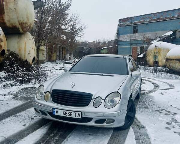 Серый Мерседес Е-Класс, объемом двигателя 2.6 л и пробегом 400 тыс. км за 5000 $, фото 1 на Automoto.ua