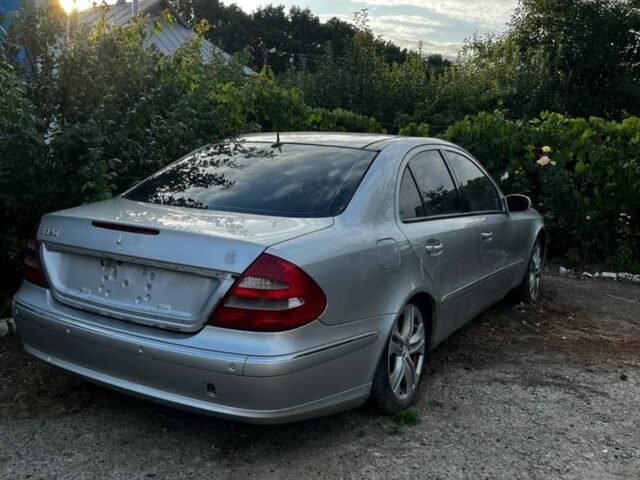 Серый Мерседес Е-Класс, объемом двигателя 3.2 л и пробегом 300 тыс. км за 2600 $, фото 1 на Automoto.ua